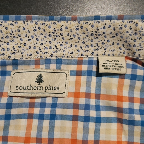 Button down - Picture 3 of 3